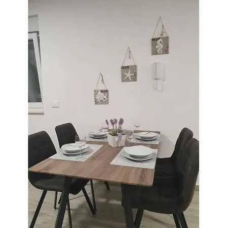 Delfin Modern Retreat *