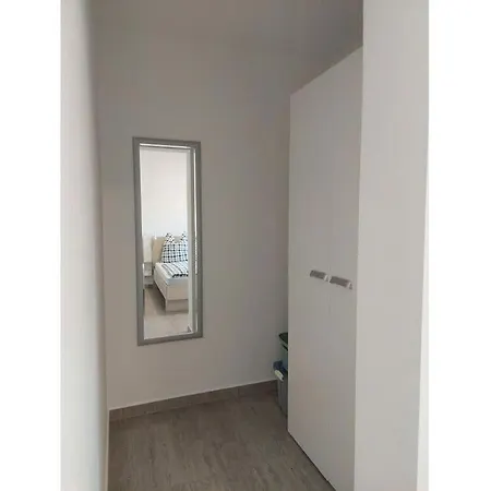 Delfin Modern Retreat * Vir