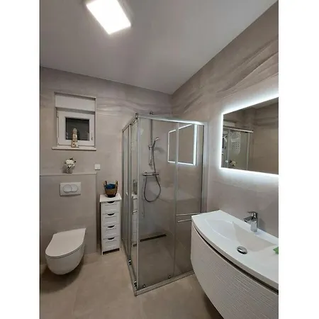 Delfin Modern Retreat