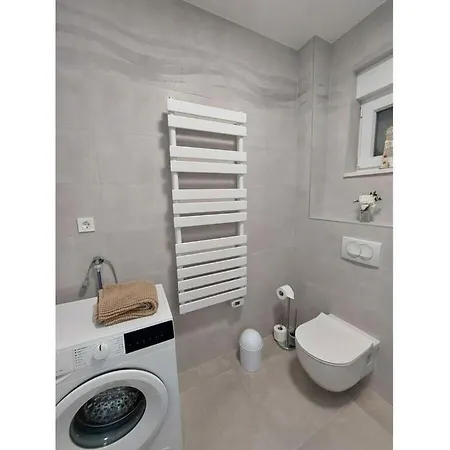 Delfin Modern Retreat Vir